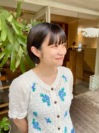 ショート カラー BELLA TOMOMIのヘアスタイル