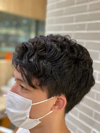 ショート パーマ メンズ 赤本悠斗波巻きパーマ メンズパーマのヘアスタイル