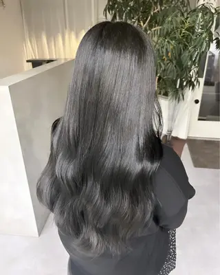 カラー 高山 アミのヘアスタイル