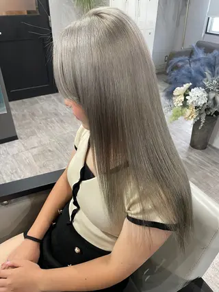 ロング sherry【シェリー】所属・miho 大国町 柔らかいハイトーンのヘアスタイル
