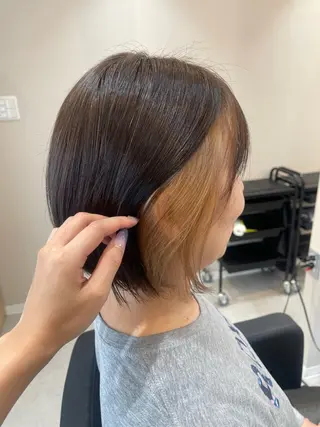 ショート カラー 谷 里美のヘアスタイル