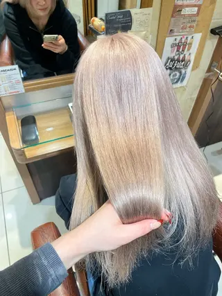 ロング カラー 赤みを押えたカラー➰ ケアブリーチのヘアスタイル