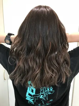 ミディアム カラー 清藤 綾のヘアスタイル