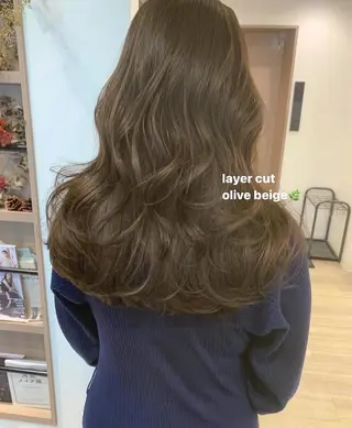 セミロング カラー レア渋谷所属・オリーブベージュ きょうかのヘアスタイル