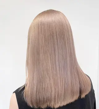 ロング カラー Kvell&Co.所属・ハイトーン カラーのヘアスタイル