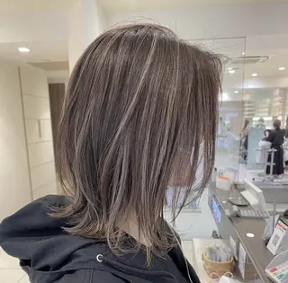 ミディアム カラー ローネス銀座店所属・森山 陽菜のヘアスタイル