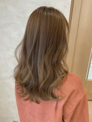 ミディアム カラー 栗原 瑠世のヘアスタイル