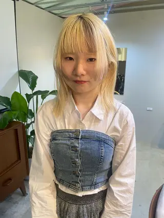 ミディアム カラー 室谷 侑奈のヘアスタイル