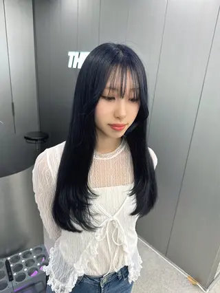 ロング カラー 暗髪🩶ラベンダー/ ブルー/ユウナ🤍のヘアスタイル