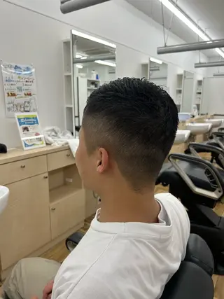 ショート トミオカ メイのヘアスタイル