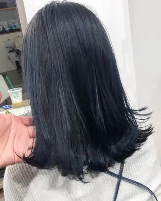 ミディアム カラー タカハシ ユウキのヘアスタイル