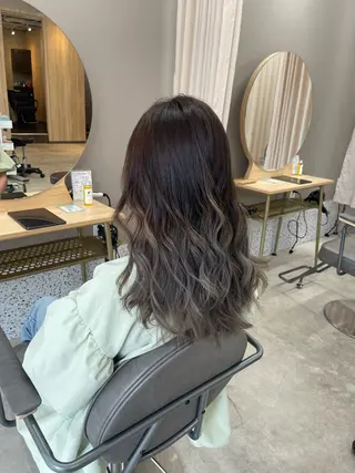 ロング TELA HAIR 岩槻店所属・✨透明感カラー✨ 🌈ブリーチカラーのヘアスタイル