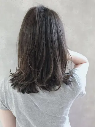 ミディアム カラー _WHITE 難波本店のヘアスタイル