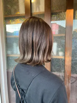 カラー 山本 純平のヘアスタイル