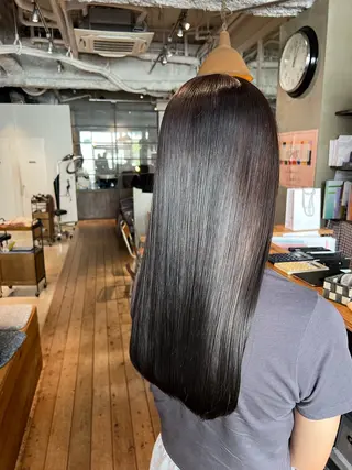 カラー Fier所属・岡本 真理子のヘアスタイル