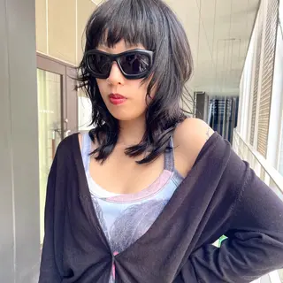 ミディアム カラー ヘアアレンジ mika｜ブルーカラ ー｜ハイトーンカラーのヘアスタイル