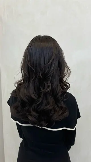 ロング ARMONY OMOTESANDO所属・本田秀幸 コテ巻き風パーマのヘアスタイル