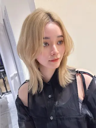 ミディアム カラー 💛ハイトーン× カット LEON🩶のヘアスタイル