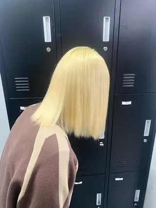 セミロング レイヤー・ブリーチ kiyotoshiのヘアスタイル