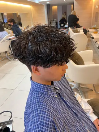 ショート パーマ メンズ 塩谷黎✨ブリーチ無W カラーメンズパーマ✨のヘアスタイル