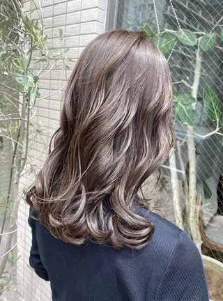 ミディアム カラー 艶カラー 仲間純子🪼のヘアスタイル