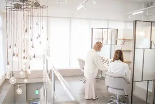 カラー Ayumi アユミのヘアスタイル