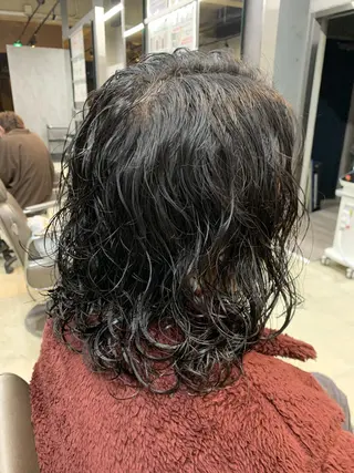 ミディアム パーマ メンズ 尾﨑 純也のヘアスタイル