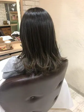 セミロング カラー 清水 有実子のヘアスタイル