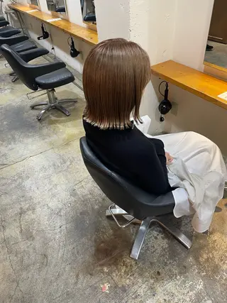 ミディアム カラー MIOベージュカラー 柔らかいカラーのヘアスタイル