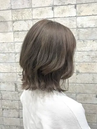 ミディアム 橋本 桂のヘアスタイル