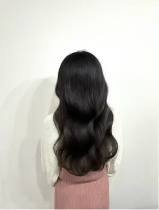 ロング シオン/艶髪/ グレージュカラーのヘアスタイル