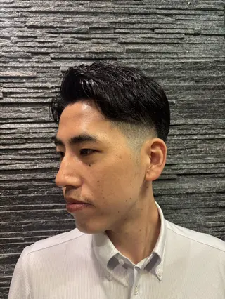 ショート ヒロ銀座プレミアムバーバー新宿店所属・髙司 哲伸のヘアスタイル