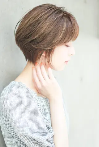 ショート ケイト🌙 ブリーチカラーのヘアスタイル