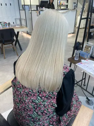 カラー 🎀ボブ＋ハイトーン シュカ👶🏻のヘアスタイル