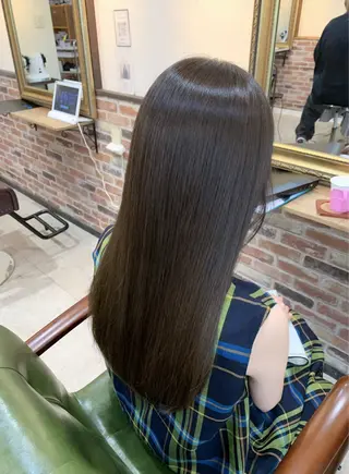 ロング カラー 越冨 晃平のヘアスタイル