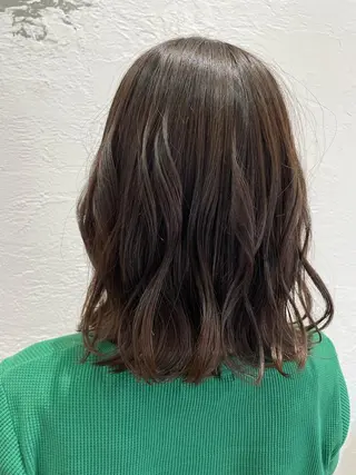 ミディアム カラー fio マナミのヘアスタイル