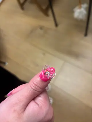 ネイル nailsalon　hue所属・小山 羽奈のネイルデザイン