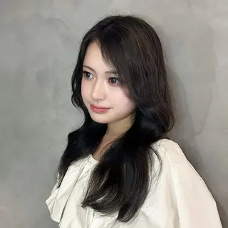 ロング 谷 亜澄のヘアスタイル