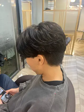 パーマ メンズ メンズ職人/センター パート/富沢真斗のヘアスタイル