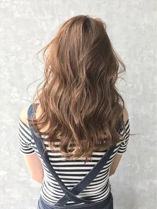 セミロング カラー TOMOYAレイヤー ブリーチ縮毛矯正のヘアスタイル