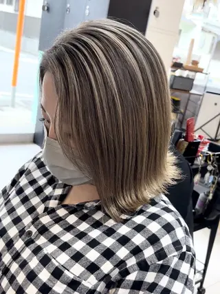ミディアム カラー ❣️ハイトーン❣️ BLUE&Co.のヘアスタイル