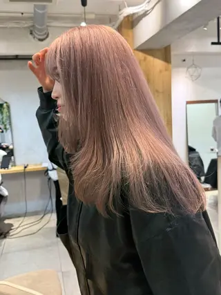セミロング カラー ミルクティー× グレージュMOMOのヘアスタイル