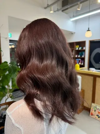 セミロング カラー 岩渕 愛のヘアスタイル