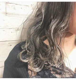 ロング カラー 関 桃子のヘアスタイル