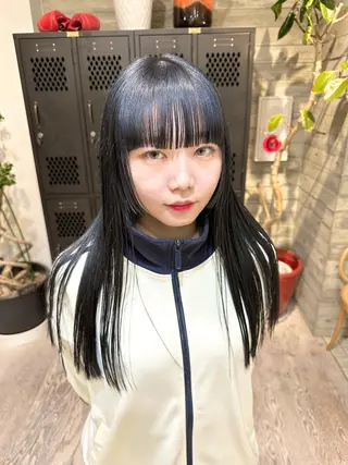 ロング カラー kai .のヘアスタイル