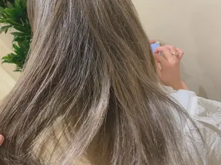 ロング カラー Sol所属・Sol. Sakihoのヘアスタイル