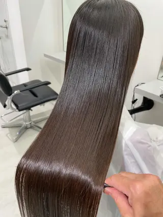 ロング ito. ブリーチ/髪質改善のヘアスタイル