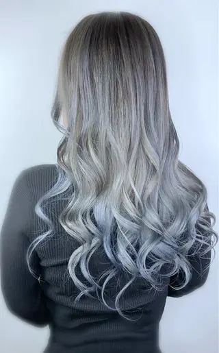 ロング 🤍デザインカラー 特化🤍HIROのヘアスタイル