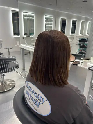 ミディアム あやめ🪽 オリーブ/ハイトーンのヘアスタイル