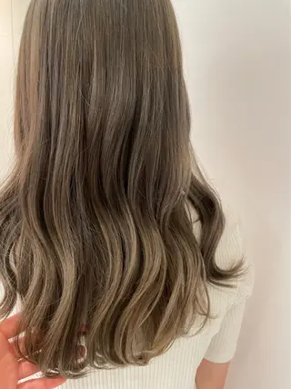 ロング 波巻きウェーブ 韓国風パーマ 纐纈のヘアスタイル